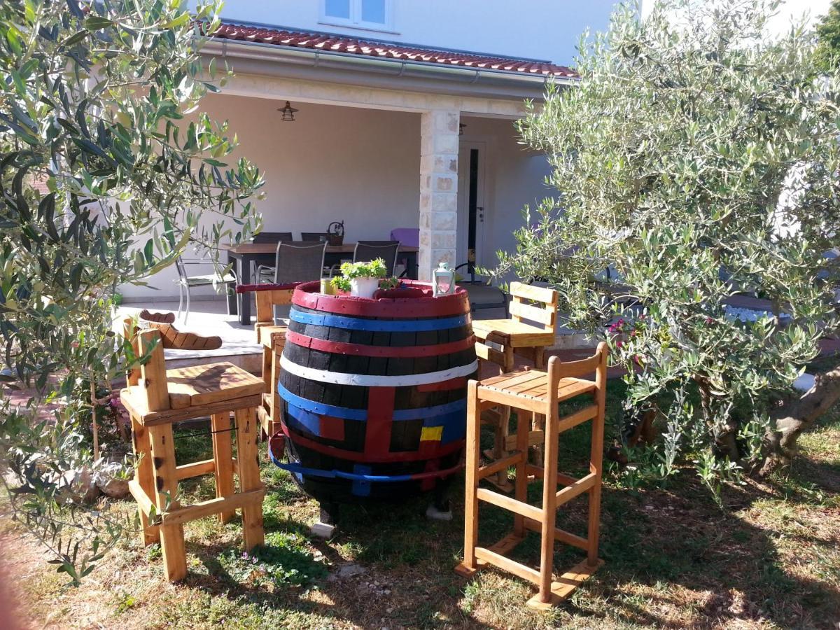 Holiday Home Hrast Debeljak Exterior photo