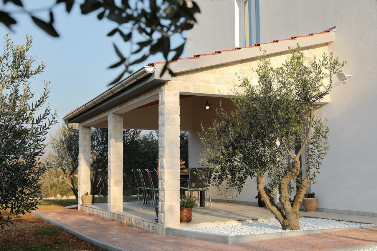 Holiday Home Hrast Debeljak Exterior photo
