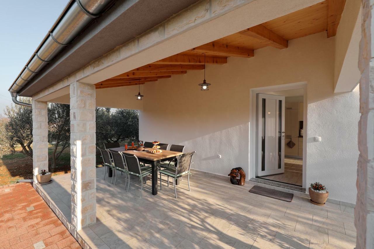 Holiday Home Hrast Debeljak Exterior photo