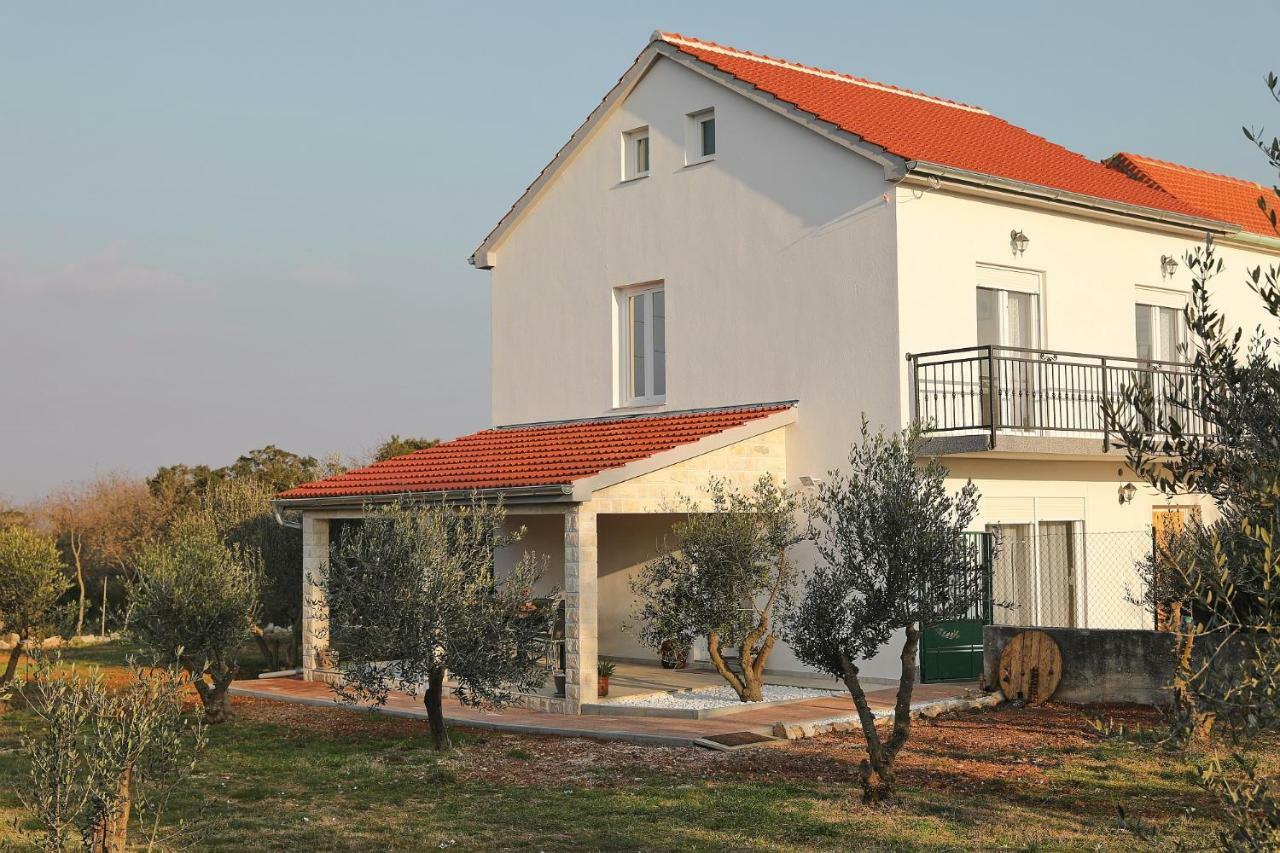 Holiday Home Hrast Debeljak Exterior photo