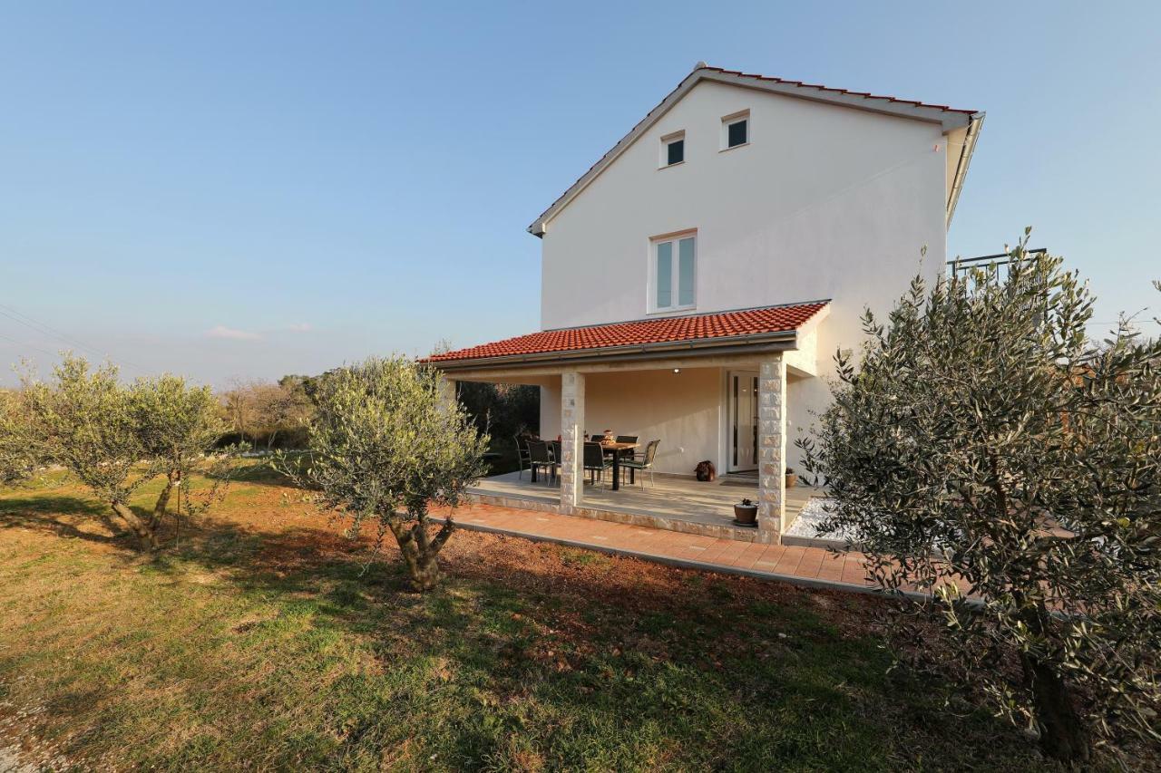 Holiday Home Hrast Debeljak Exterior photo