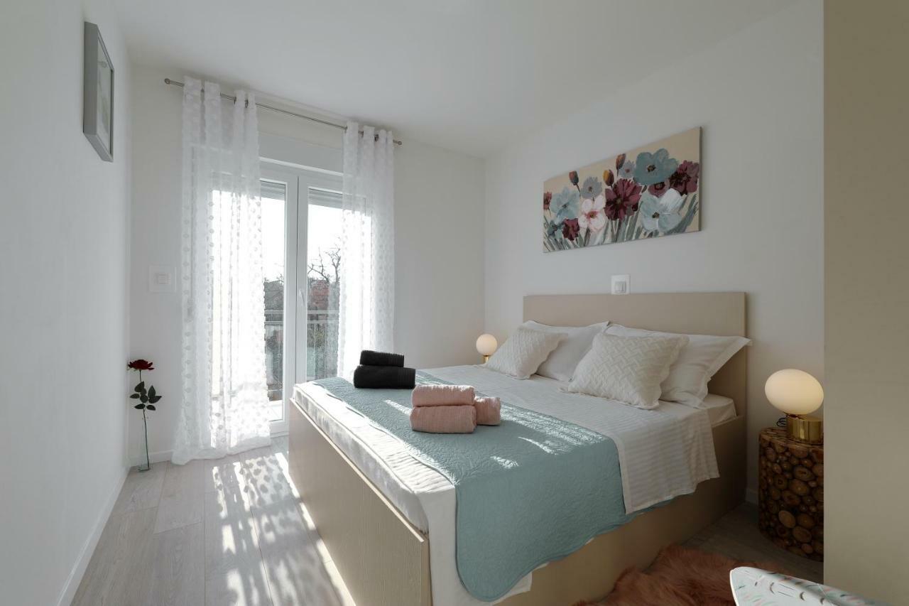 Holiday Home Hrast Debeljak Exterior photo