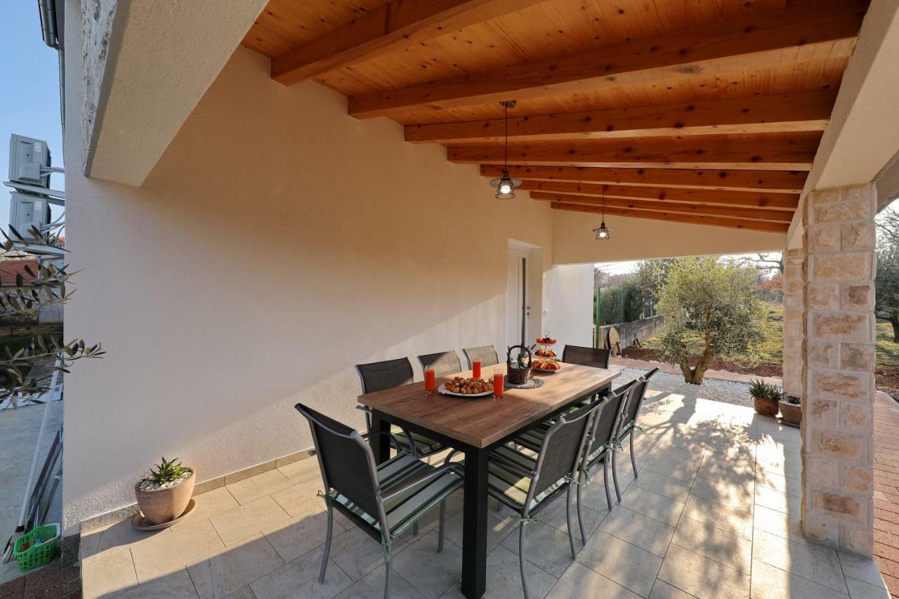 Holiday Home Hrast Debeljak Exterior photo