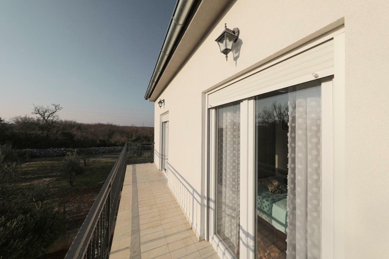 Holiday Home Hrast Debeljak Exterior photo